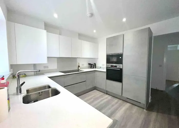 Tasteful Furnished Modern 3 Bedroom Detached Home