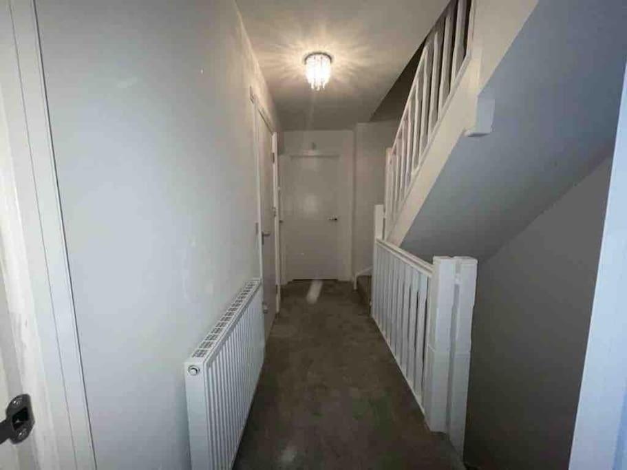 Tasteful Furnished Modern 3 Bedroom Detached *