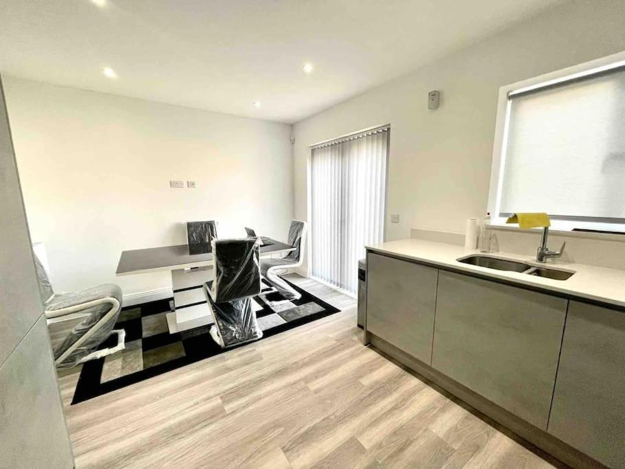 Holiday home Tasteful Furnished Modern 3 Bedroom Detached Watford (Hertfordshire)