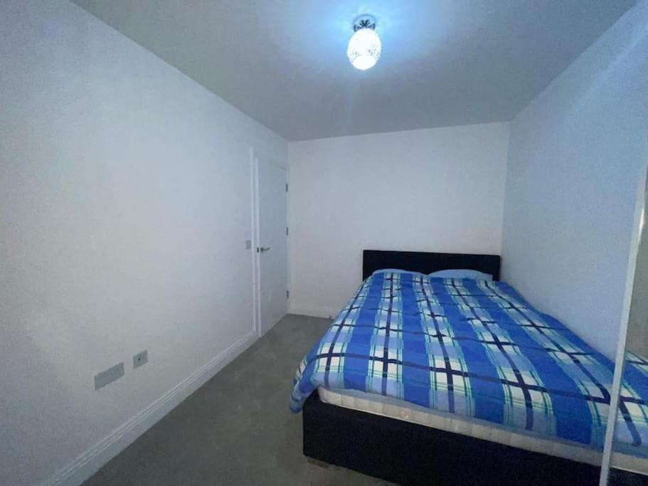Tasteful Furnished Modern 3 Bedroom Detached