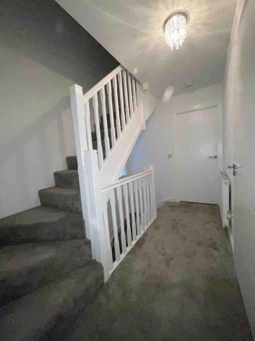 Tasteful Furnished Modern 3 Bedroom Detached Watford (Hertfordshire)