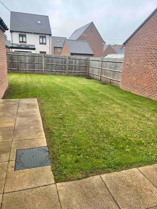 Tasteful Furnished Modern 3 Bedroom Detached